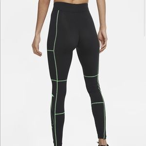 Size small Nike swoosh legging